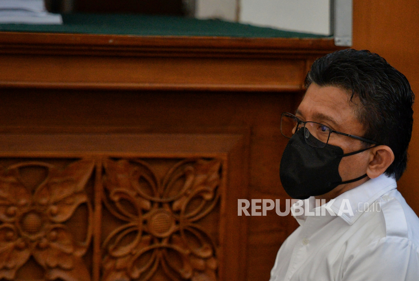 Terdakwa kasus dugaan pembunuhan berencana terhadap Brigadir Nofriansyah Yoshua Hutabarat, Ferdy Sambo saat menjalani persidangan di Pengadilan Negeri Jakarta Selatan, Jakarta. 