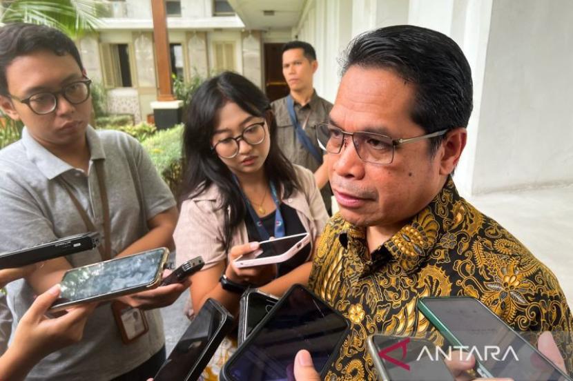 ESDM pastikan terapkan standar HSSE dalam legalisasi sumur rakyat.