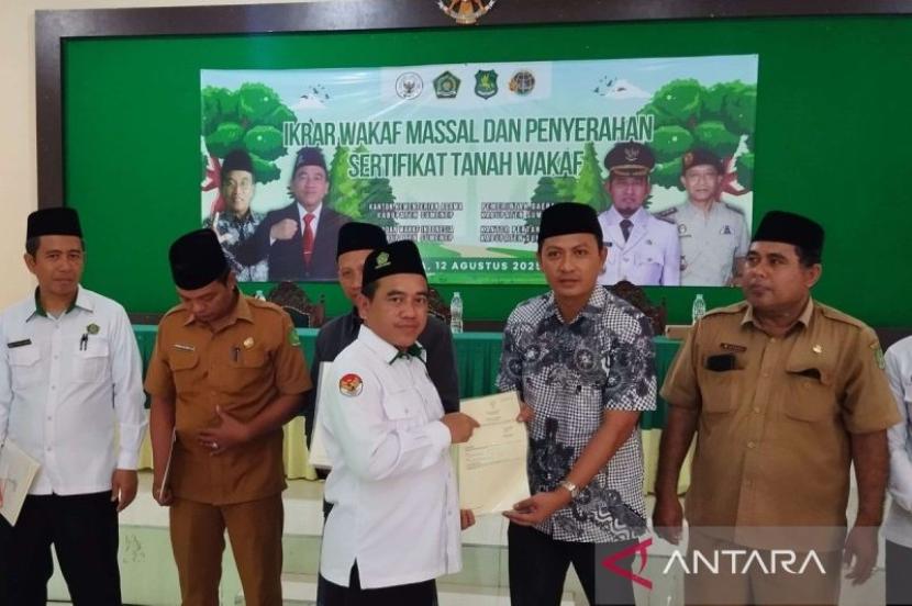 <i>Kemenag Sumenep-BPN kerja sama bantu sertifikasi tanah wakaf</i>.