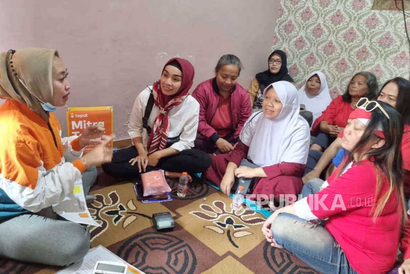Pertemuan rutin di Sentra Tanjung 14, Tanjung Rejo, Sukun, Kota Malang, Jawa Timur. Pertemuan ini merupakan wadah utama BTPN Syariah dalam memberdayakan jutaan wanita khususnya ibu-ibu untuk mengembangkan usaha ultra mikro. Kamis (7/9/2023).