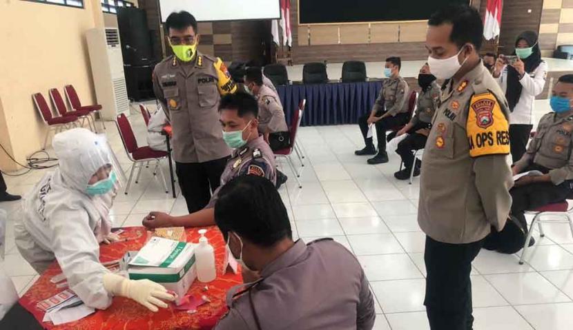 90 Polisi Bertugas di Ponpes Temboro Magetan Dirapid Test, 1 Reaktif