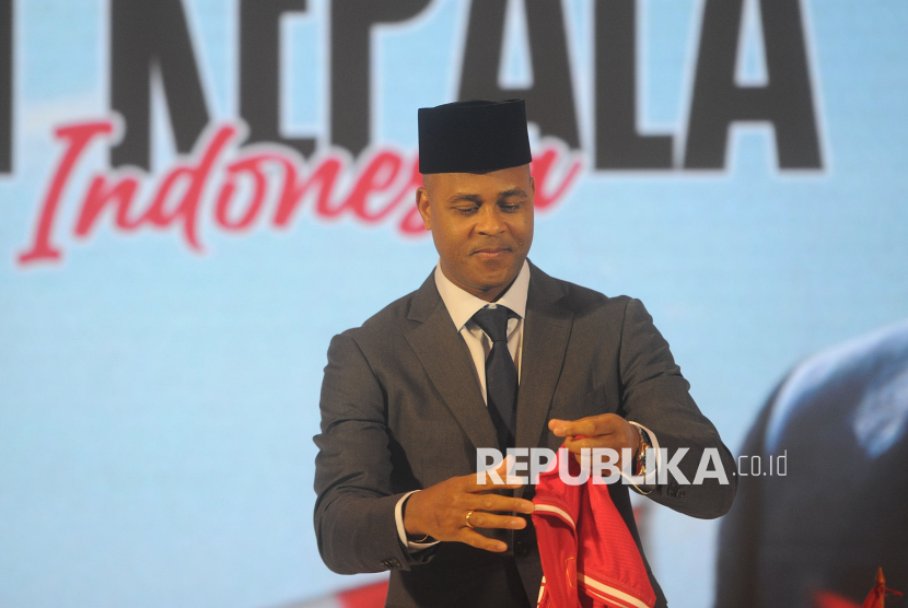 Pelatih Kepala Baru Timnas Indonesia Patrick Kluivert usai konferensi pers pengenalan Tim Pelatih Timnas Indonesia di Jakarta, Ahad (12/1/2025).