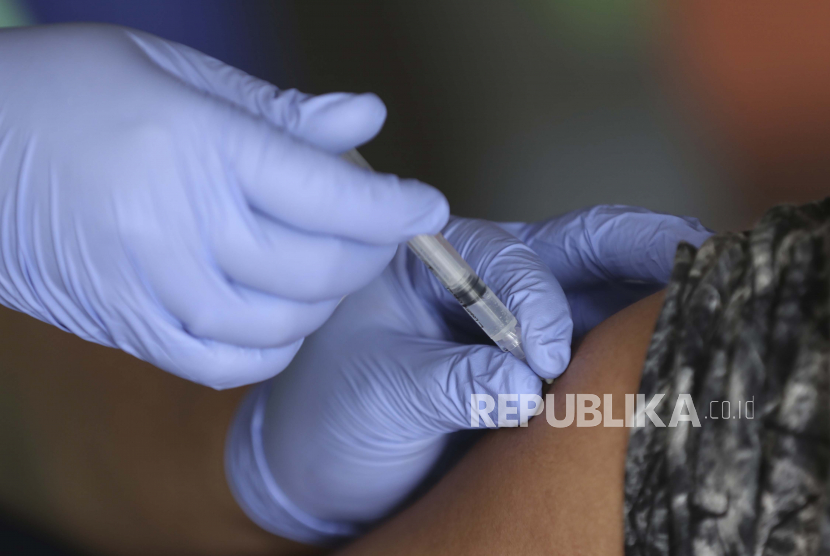 Vaksinasi Covid-19 dosis pertama di Indonesia sudah mencapai 66,8 persen.