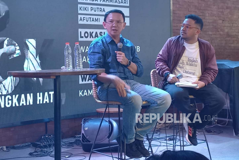 Politikus PDIP Basuki Tjahaja Purnama alias Ahok saat mengisi kegiatan di sebuah kafe kawasan Kalibata, Jakarta Selatan, Kamis (8/2/2024). 