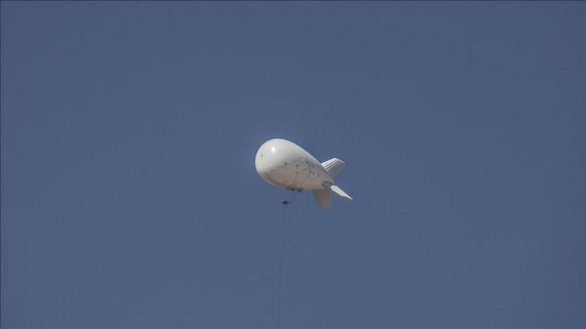 Balon pengintai Turki berpatroli di perbatasan Suriah.