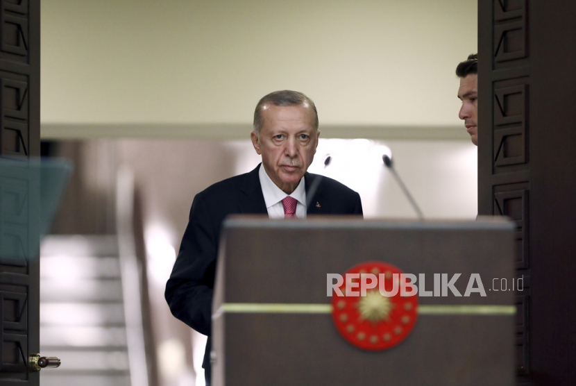 Turki masih menunda untuk menyetujui permohonan keanggotaan Swedia bergabung dengan NATO.