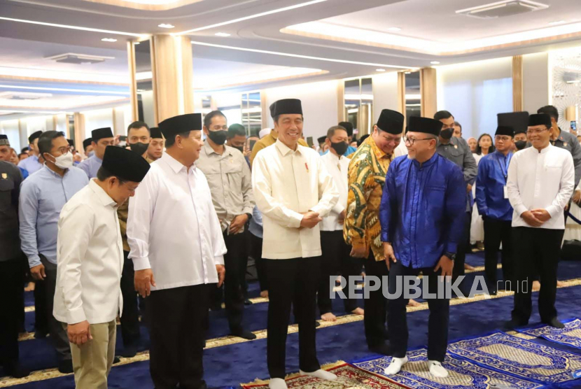 Presiden Jokowi bersama lima ketua umum partai politik yang tergabung dalam koalisi pemerintah menghadiri acara Silaturahmi Ramadan Bersama Presiden RI di Kantor DPP PAN, Jakarta Selatan, Ahad (2/4/2023). Ketum Nasdem tak diundang, sedangkan Ketum PDIP tidak hadir.
