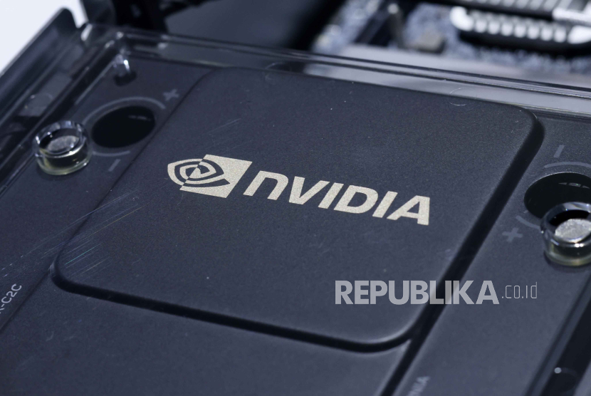 Logo Nvidia tercetak di server GH200. Nvidia m=tercatat menjadi perusahaan paling berharga di dunia setelah harga sahamnya naik ke level tertinggi sepanjang masa.