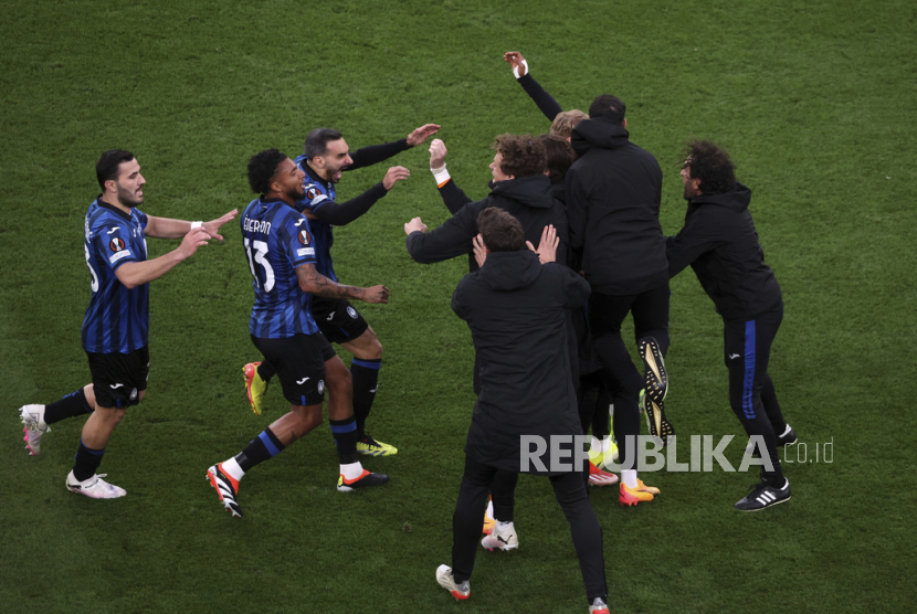 Para pemain Atalanta merayakan gol ke gawang Bayer Leverkusen pada final Liga Europa 2023/2024.