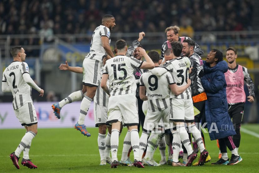 Para pemain Juventus saat merayakan kemenangan.