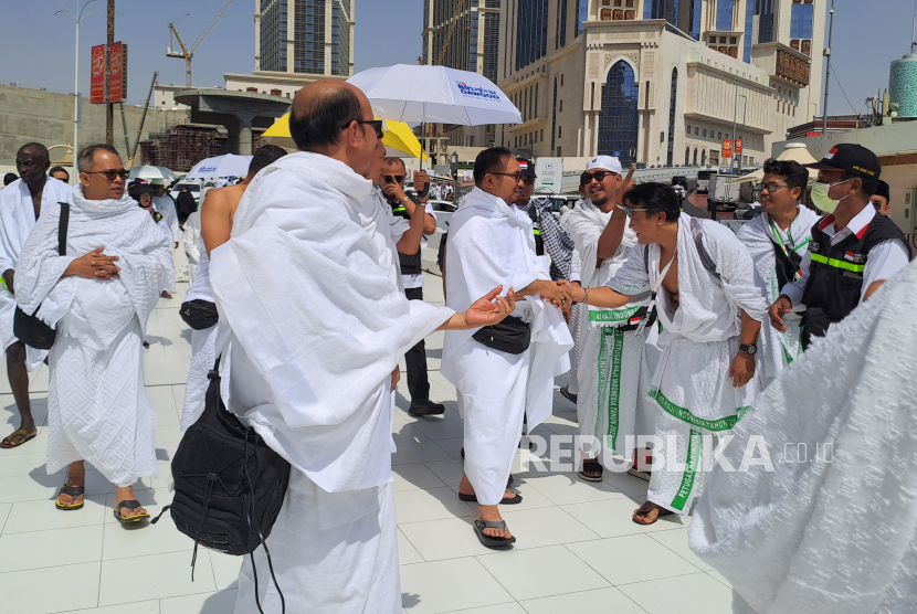 Menteri Agama Yaqut Cholil Qoumas (tengah) menekankan badal haji gratis.