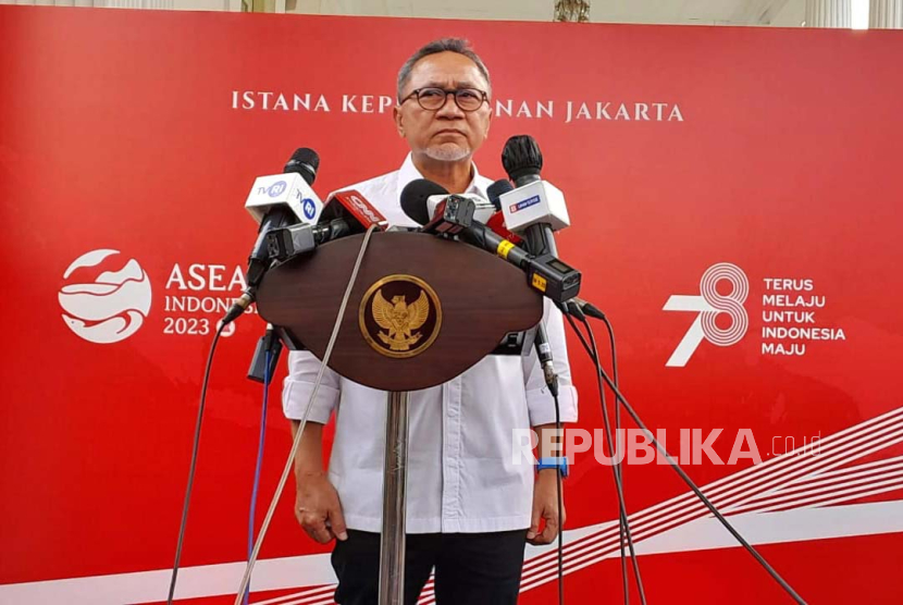 Menteri Perdagangan Zulkifli Hasan saat memberikan keterangan pers di Kompleks Istana Kepresidenan, Jakarta, Selasa (3/10/2023).