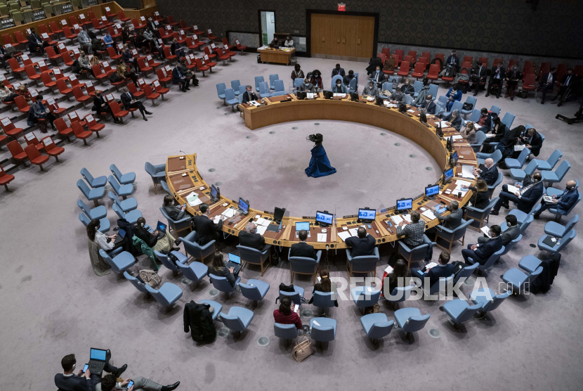 Pertemuan dewan keamanan PBB, Senin, 28 Februari 2022. Pemerintah Malaysia memberikan suara mendukung pada Sidang Darurat Khusus ke-11 Majelis Umum Perserikatan Bangsa-Bangsa (PBB) yang mengadopsi resolusi 