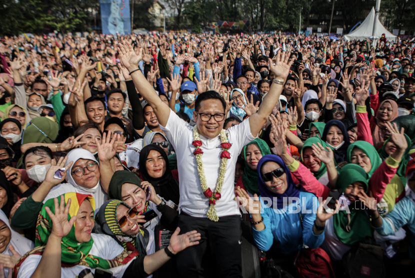 Ketua Umum Partai Kebangkitan Bangsa (PKB) Muhaimin Iskandar (tengah) (lustrasi).   