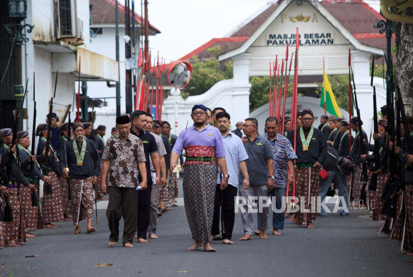 Putra Paku Alam X, BPH Kusumo Kuntonugroho  melangsungkan gladi bersih akad nikah di Pura Pakualaman, Yogyakarta,(8/1/2024).