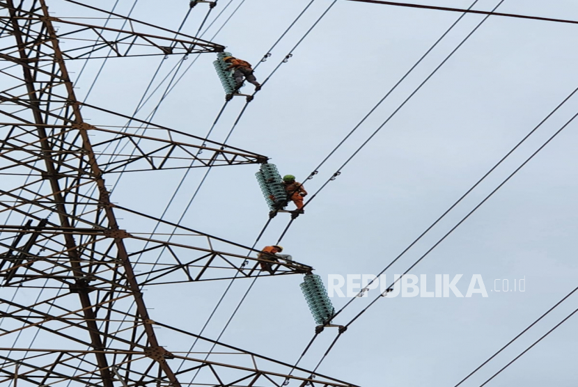 PT PLN (Persero) menargetkan pada 2023 akan ada 11 ribu pelanggan baru pengguna listrik di daerah terluar, terpencil, dan terisolir (3T) di Kabupaten Bengkayang, Kalimantan Barat.