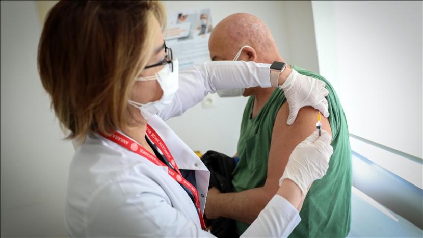 Kementerian Dalam Negeri Turki pada Jumat (20/8) mengumumkan bahwa mereka yang tidak disuntik vaksin akan diminta untuk menunjukkan hasil tes PCR negatif awal bulan depan untuk mengikuti kegiatan publik tertentu.