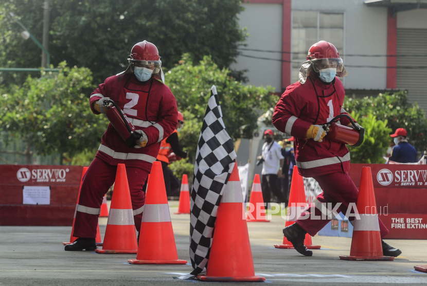 Kompetisi Fire Safety Challenge Petugas Damkar | Republika Online