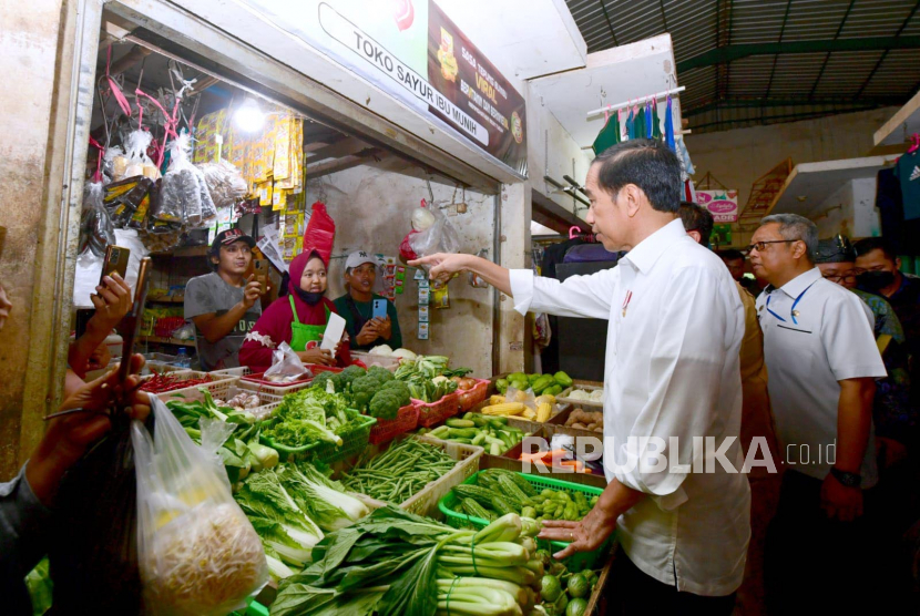 Presiden RI Joko Widodo menyebutkan harga sejumlah komoditas pangan di Pasar Bululawang, Kabupaten Malang, Jawa Timur, murah sekali sehingga inflasi terkendali /ilustrasi