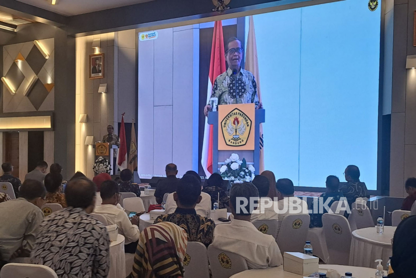 Menkopolhukam Mohammad Mahfud. MD memberikan Kuliah Umum dengan tema Peran Undang-Undang  Perampasan Aset untuk Mewujudkan Indonesia Bebas Korupsi di Universitas Pasundan (Unpas),Kota Bandung. Kamis (22/6/2023).