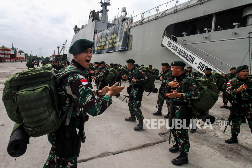 Prajurit TNI diberangkatkan ke Papua untuk menjaga keamanan dan kedaulatan NKRI. 