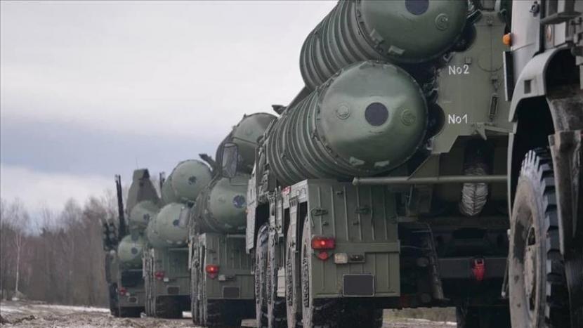 Rusia pada Selasa (4/4/2023) mengatakan pihaknya telah menyerahkan sistem peluncuran rudal Iskander ke Belarus, yang katanya dapat digunakan untuk meluncurkan rudal konvensional dan nuklir.