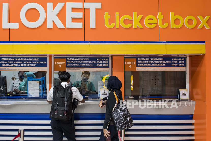 PT Kereta Api Indonesia (Persero) atau KAI menandatangani kontrak Public Service Obligation (PSO) sebesar Rp 3,448 triliun dengan Kementerian Perhubungan untuk layanan kereta api kelas ekonomi di tahun 2021. Direktur Utama KAI Didiek Hartantyo memastikam akan memenuhi penugasan PSO tersebut. 