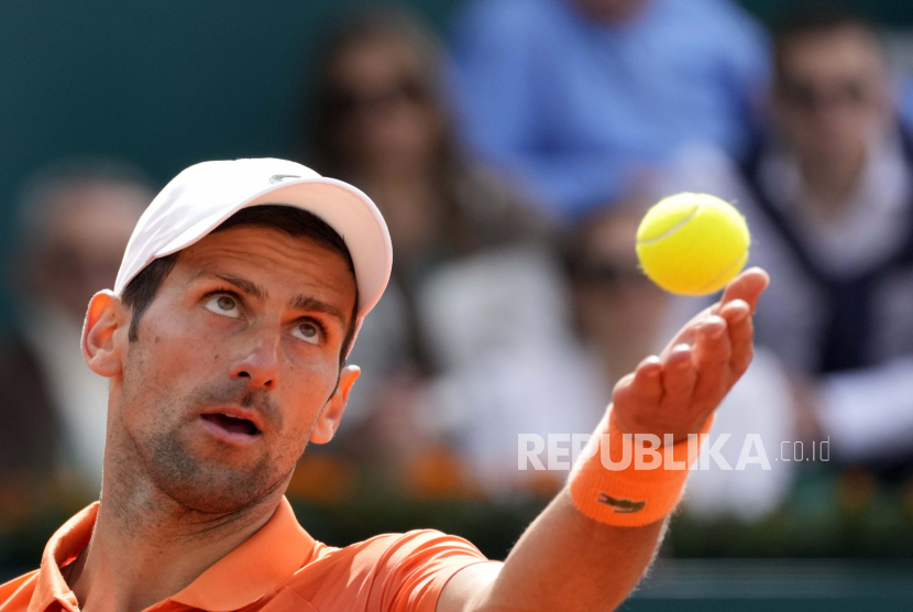 Petenis Novak Djokovic dari Serbia bisa berlaga di Wimbledon tahun ini. 