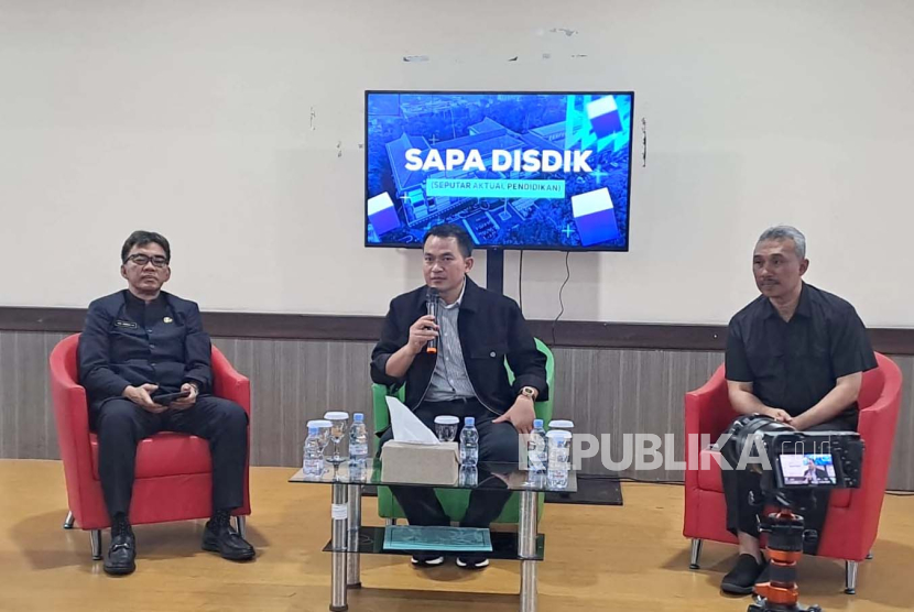Kepala Dinas Pendidikan (Disdik) Provinsi Jawa Barat Wahyu Mijaya menjelaskan kasus dugaan pemalsuan dokumen kependudukan syarat Penerimaan Peserta Didik Baru (PPDB) 2023. 