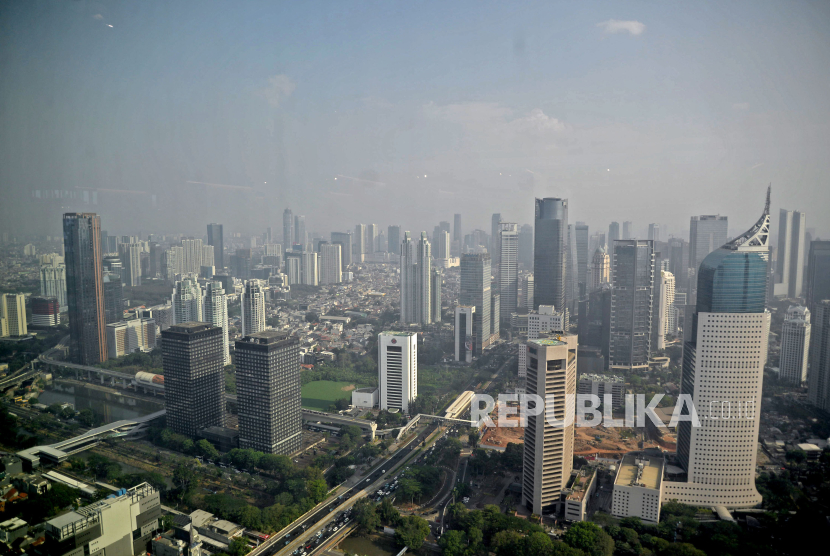 Suasana gedung bertingkat di Jakarta, Jumat (22/9/2023).
