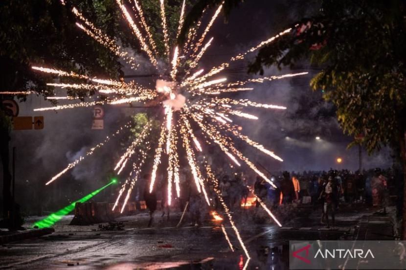 Pertamina hentikan sementara operasional SPBU Pejompongan.