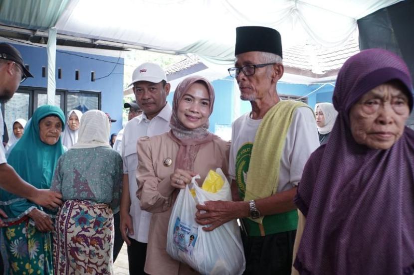Bupati Serang Janji Perbaiki Infrastruktur Desa Cikedung