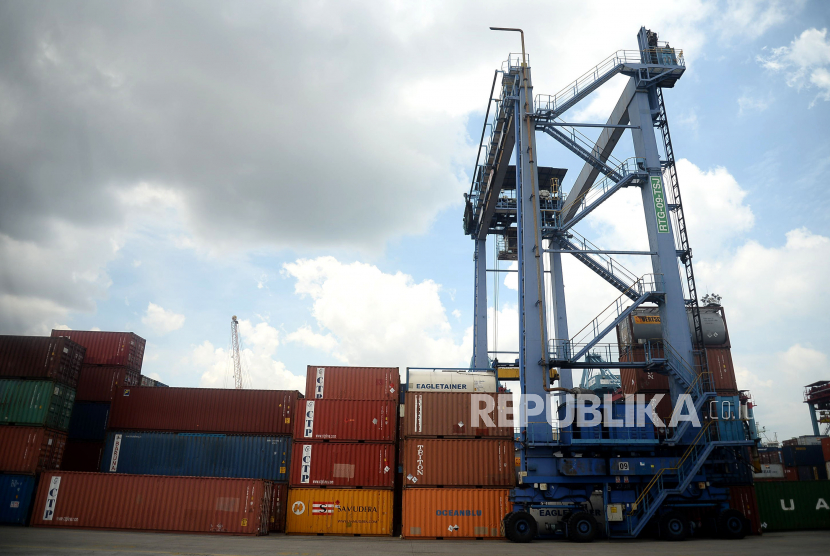 PT Pelindo Regional 2 Pontianak menyiapkan relokasi pelabuhan petikemas dari Pelabuhan Dwikoradi Pontianak ke Pelabuhan Internasional Kijing di Kabupaten Mempawah, Kalimantan Barat. (ilustrasi).