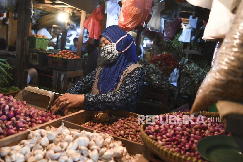 Harga bawang dan cabai di pasar tradisional Kota Ambon bergerak naik. Ilustrasi.