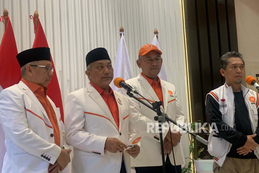 Presiden PKS Ahmad Syaikhu dalam konferensi pers mengenai situasi terkini koalisi Pilpres 2024 di DPTP Jakarta Selatan, Sabtu (2/9/2023).