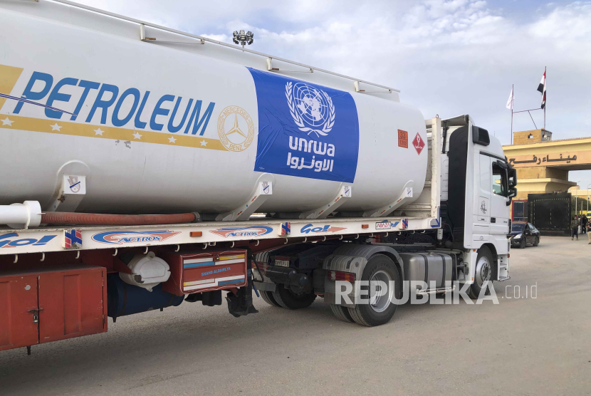 Truk-truk yang membawa bahan bakar mulai memasuki Jalur Gaza dari Mesir
