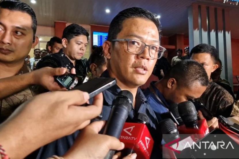 Menlu Sugiono menjamin hak pendidikan bagi anak mendiang Zetro.