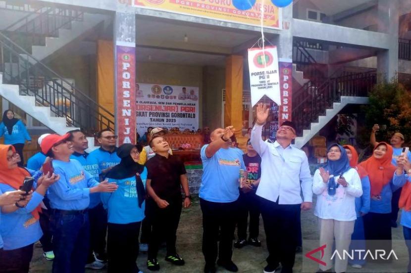 Guru di Gorontalo harus sehat, kreatif dan profesional.