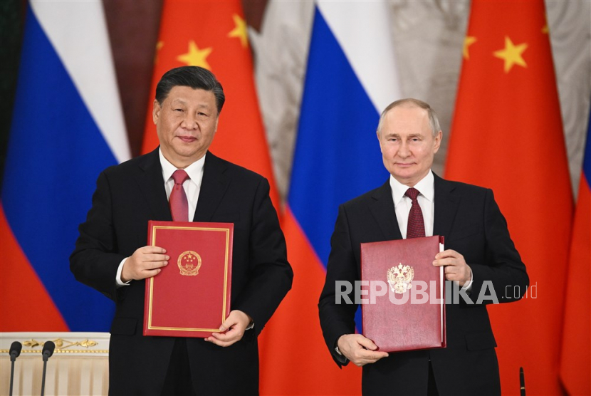  Presiden China Xi Jinping (kiri) dan Presiden Rusia Vladimir Putin (kanan).