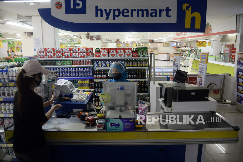 Sebuah gerai Hypermart di Jakarta (ilustrasi). PT Multipolar Tbk dan Grup GoTo akan berpartisipasi dalam peningkatan modal ke Hypermart.