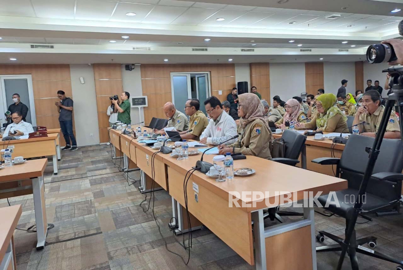 Rapat Komisi D DPRD DKI Jakarta bersama dengan Dinas Lingkungan Hidup DKI Jakarta, membahas soal polusi udara di Gedung DPRD DKI Jakarta, Selasa (22/8/2023). 