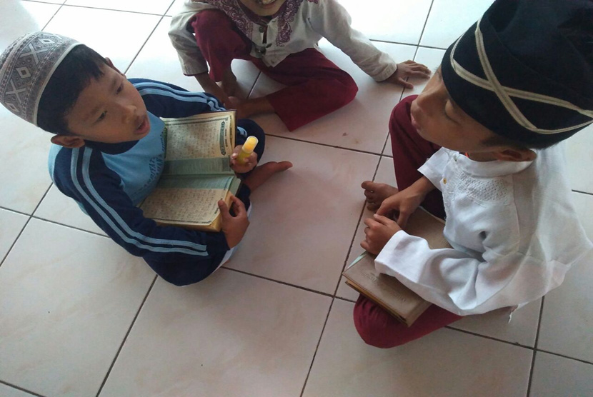 Program 1.000 penghafal Quran dari kaki gunung salak Bogor, Jawa Barat bertujuan melahirkan generasi hafal Quran yang ahli bidang. Yayasan Sahabat quran fokus mendidik anak-anak untuk menjadi hafiz quran (Ilustrasi)