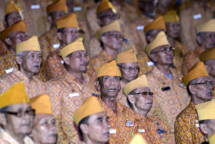 Sejumlah veteran menghadiri peringatan Hari Veteran Nasional Tahun 2014 di Balai Sarbini, Jakarta, Senin (11/8).  (Antara/Prasetyo Utomo)