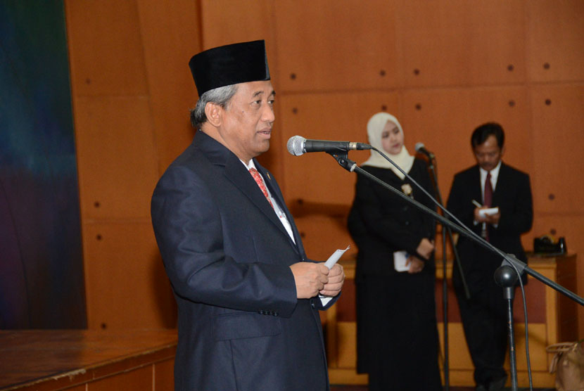 Menteri Pendidikan dan Kebudayaan (Mendikbud) Mohammad Nuh, memberikan pidato usai melantik Rektor dan Direktur Politeknik Negeri Tanah Laut serta mengukuhkan 11 Orang Anggota BSNP di Gedung Kemdikbud Jakarta.
