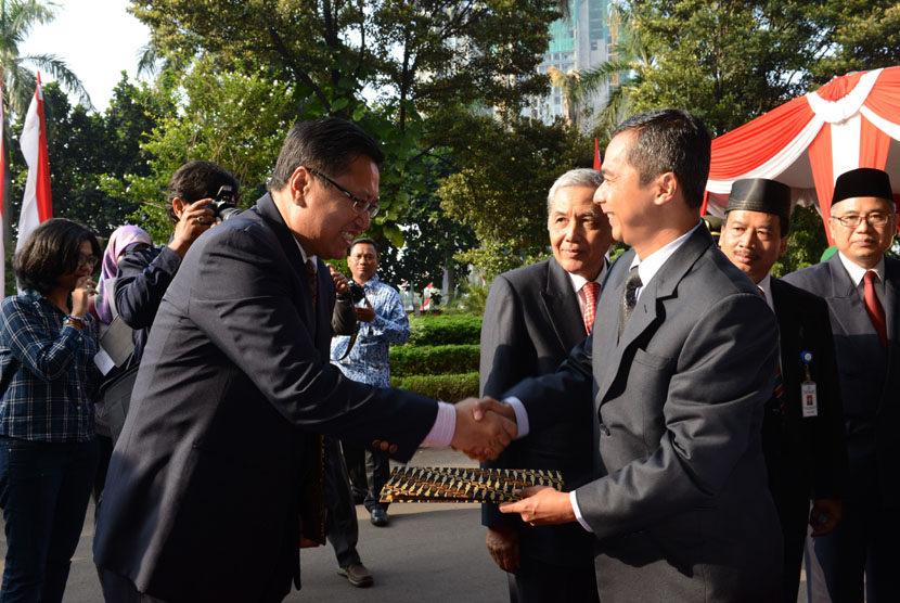  Serah terima mandat kerjasama antara PTN dengan LPDP di Kemdikbud, Jakarta, Ahad, 17 Agustus 2014.