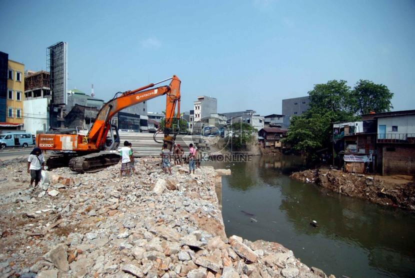 River normalization in Jakarta (illustration)