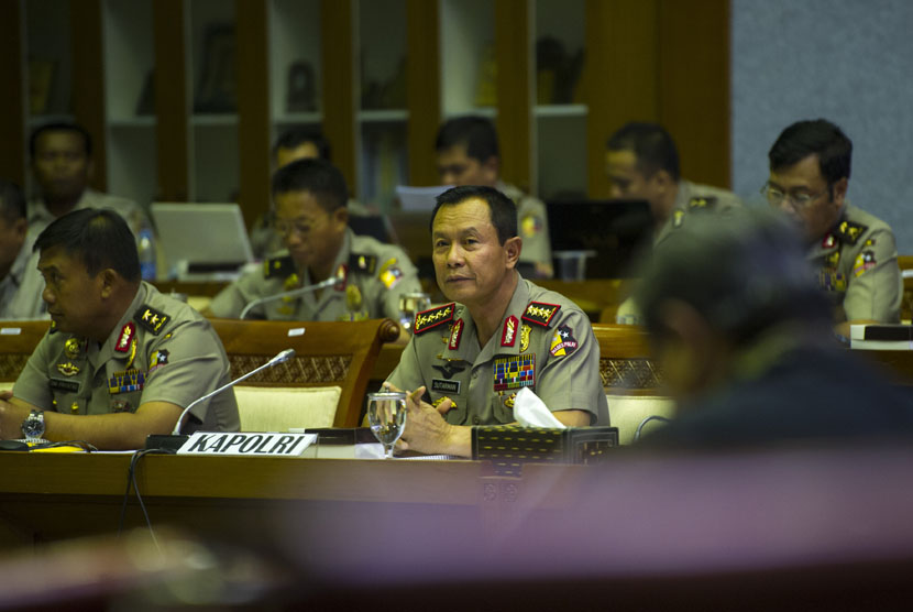 Kapolri Jenderal (Pol) Sutarman, menghadiri rapat kerja dengan Badan Legislasi DPR di Kompleks Parlemen, Senayan, Jakarta, Senin (15/9). (Antara/Ismar Patrizki)