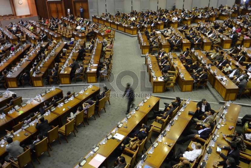  Sidang paripurna penetapan komisi DPR di ruang sidang Nusantara II gedung parlemen Senayan, Jakarta Pusat, Kamis (16/10).  (Republika/Agung Supriyanto)