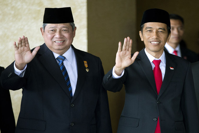 Susilo Bambang Yudhoyono and President Joko Widodo (20/10). (AP/Mark Baker) 