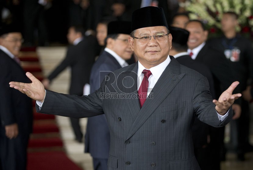  Ketua Umum Gerindra Prabowo Subianto menghadiri acara pelantikan Presiden di Gedung Nusantara, Komplek Parlemen Senayan, Jakarta, Senin (20/10).  (AP/Mar Baker)  )